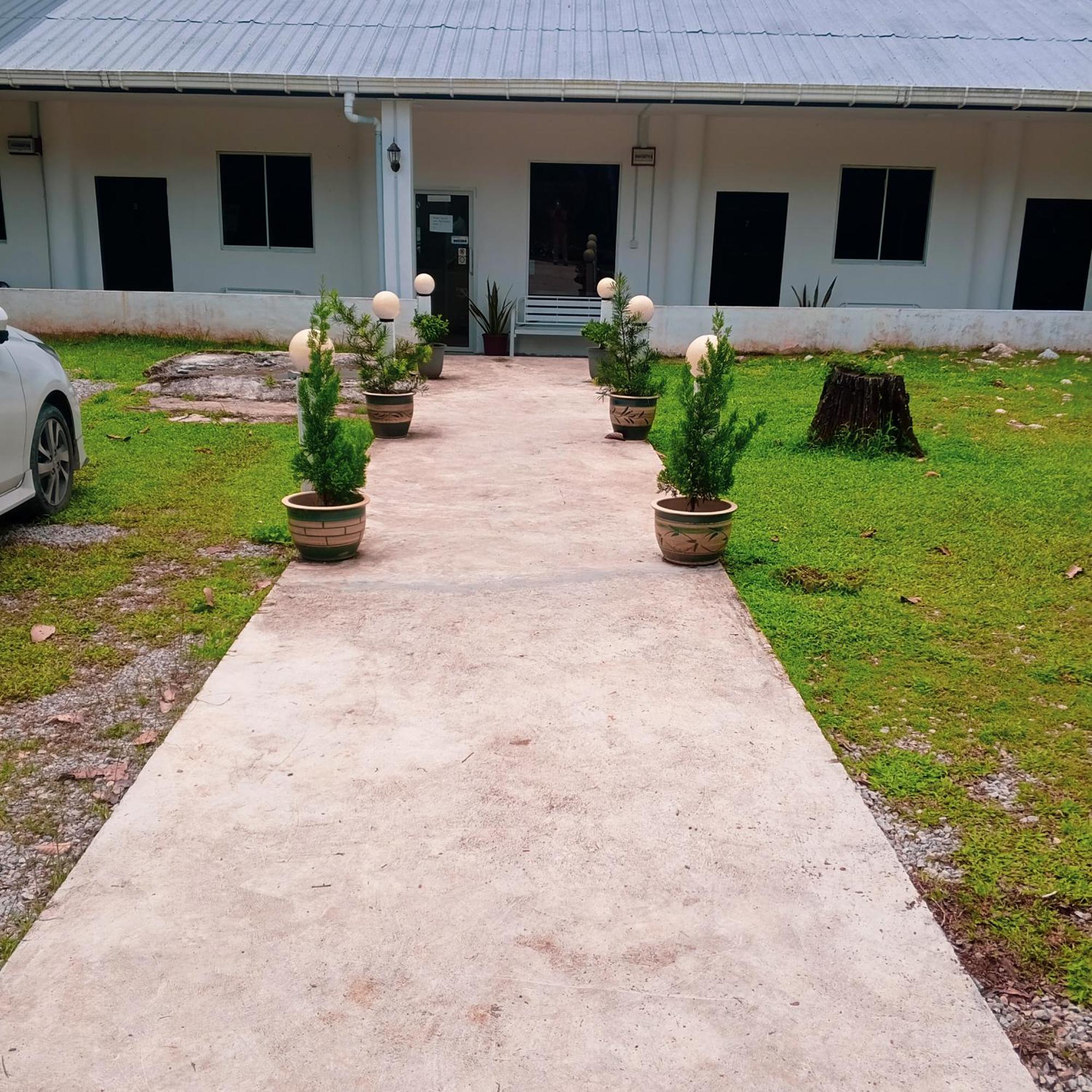 Sukau Tomanggong View Bed & Breakfast Экстерьер фото